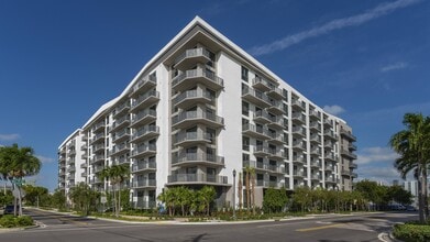 10X Miami River Apartments in Miami, FL - Foto de edificio - Building Photo