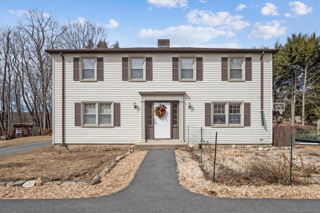 11 Loomis Heights in New Hartford, CT - Foto de edificio