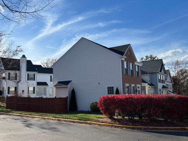 14205 Brenham Dr in Centreville, VA - Building Photo - Building Photo