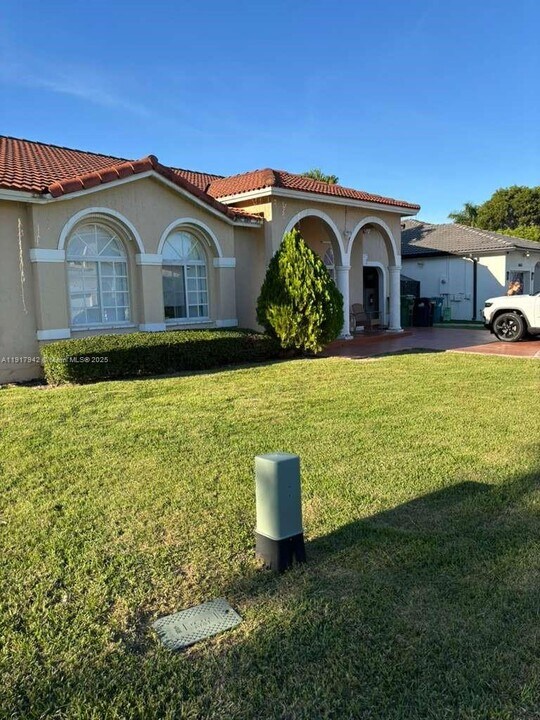 16487 SW 56th Terrace in Miami, FL - Building Photo