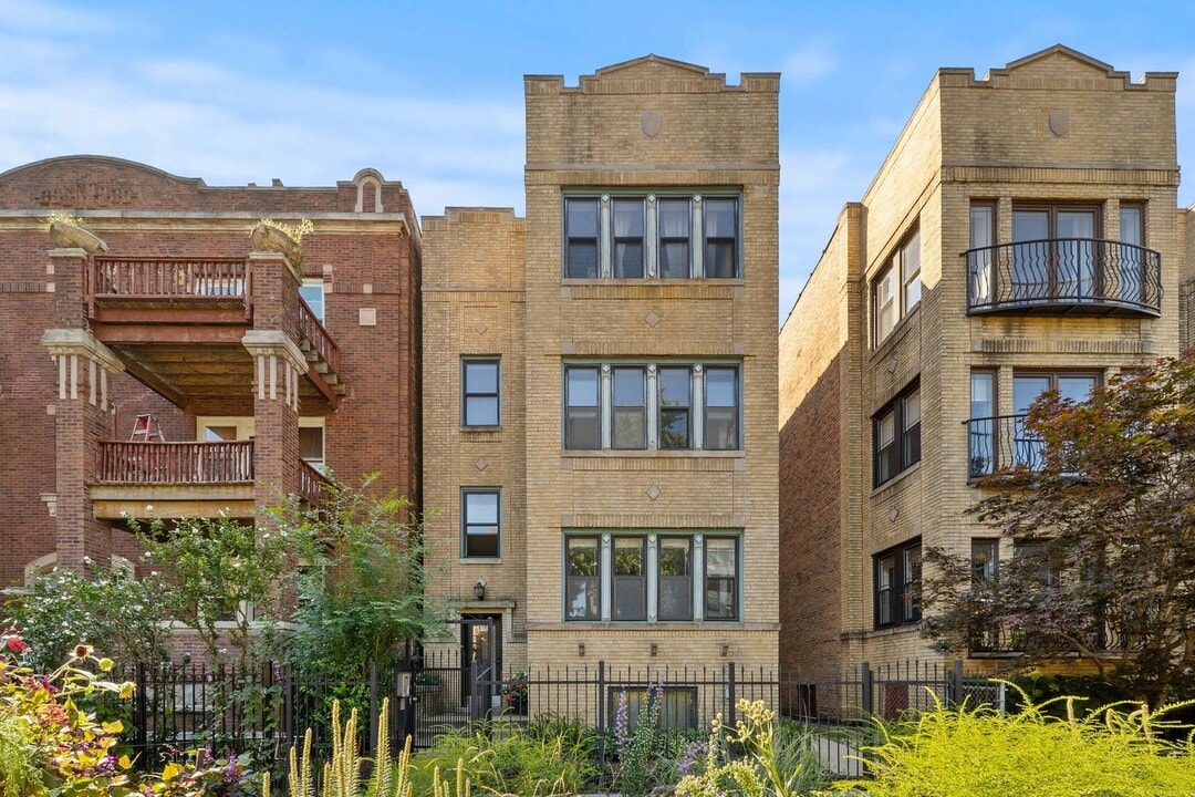 1469 W Winona St, Unit 1 in Chicago, IL - Building Photo