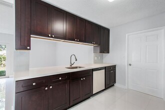 9611 Saddlebrook Dr in Boca Raton, FL - Building Photo - Building Photo