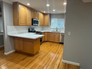 5846 Pontiac Dr in San Jose, CA - Foto de edificio - Building Photo