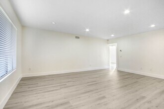 8855 Hemlock St in Rancho Cucamonga, CA - Building Photo - Building Photo