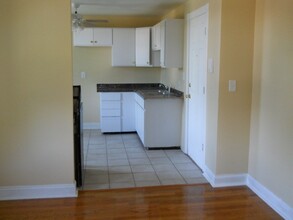 598 Hampden St in Holyoke, MA - Building Photo - Interior Photo