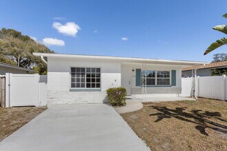 4559 33rd Ave N in St. Petersburg, FL - Building Photo - Building Photo