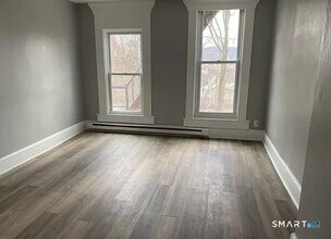 570 Broad St in Meriden, CT - Building Photo - Building Photo