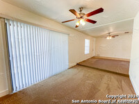 8730 Flint Valley St in San Antonio, TX - Foto de edificio - Building Photo