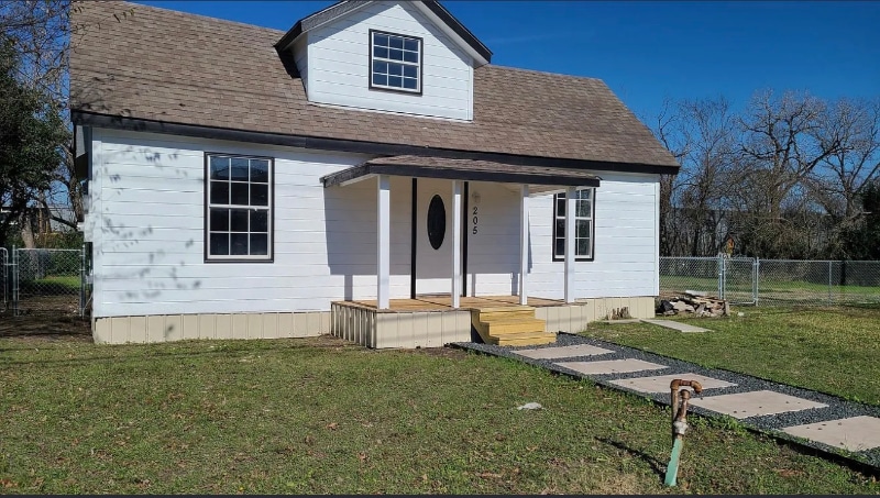 205 E M.L.K. Jr Blvd in Taylor, TX - Foto de edificio