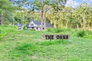 28 Old Ln in Roxbury, CT - Building Photo