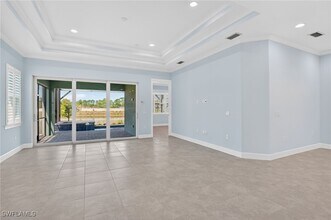 8813 Yucatan Ct in Naples, FL - Foto de edificio - Building Photo