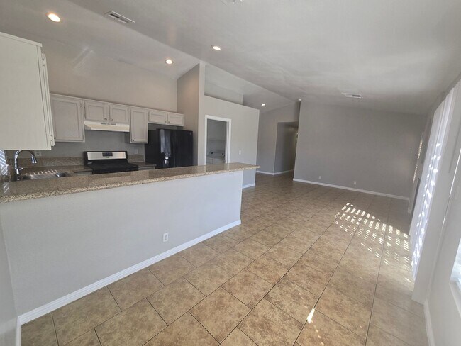 166 Skytop Dr in Henderson, NV - Building Photo - Building Photo