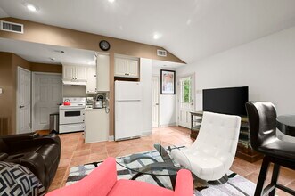 4724 Lake Point Ave in Baton Rouge, LA - Building Photo - Building Photo