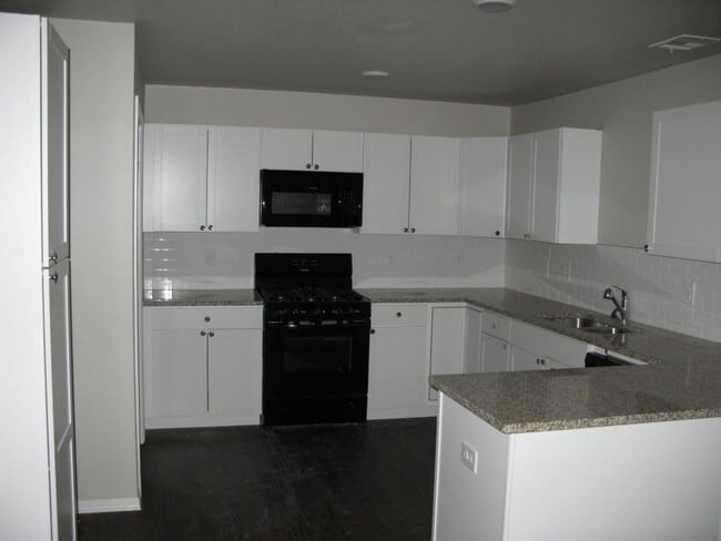 11719 Surrey Hills Blvd in Yukon, OK - Building Photo - Building Photo