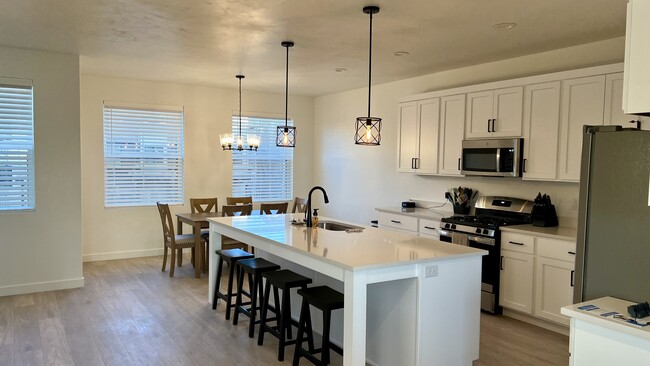 594 S 900 W, Unit Main Home in American Fork, UT - Building Photo - Building Photo
