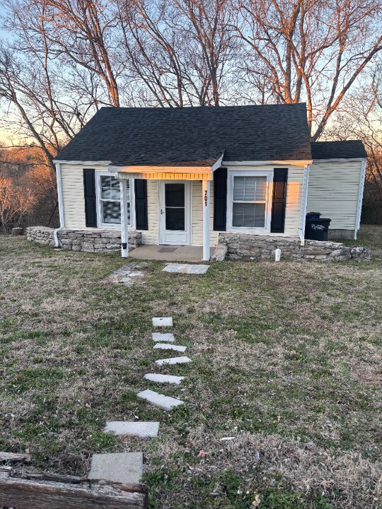 701 Fanning St in Columbia, TN - Building Photo