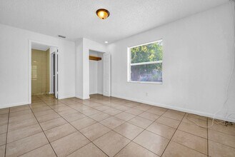 336 NE 12th Ave in Boynton Beach, FL - Foto de edificio - Building Photo
