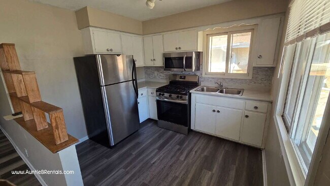 4550 Madison St NE in Minneapolis, MN - Building Photo - Building Photo