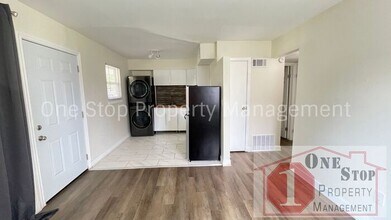 609 NW Fieldcrest Dr in Lee's Summit, MO - Building Photo - Building Photo