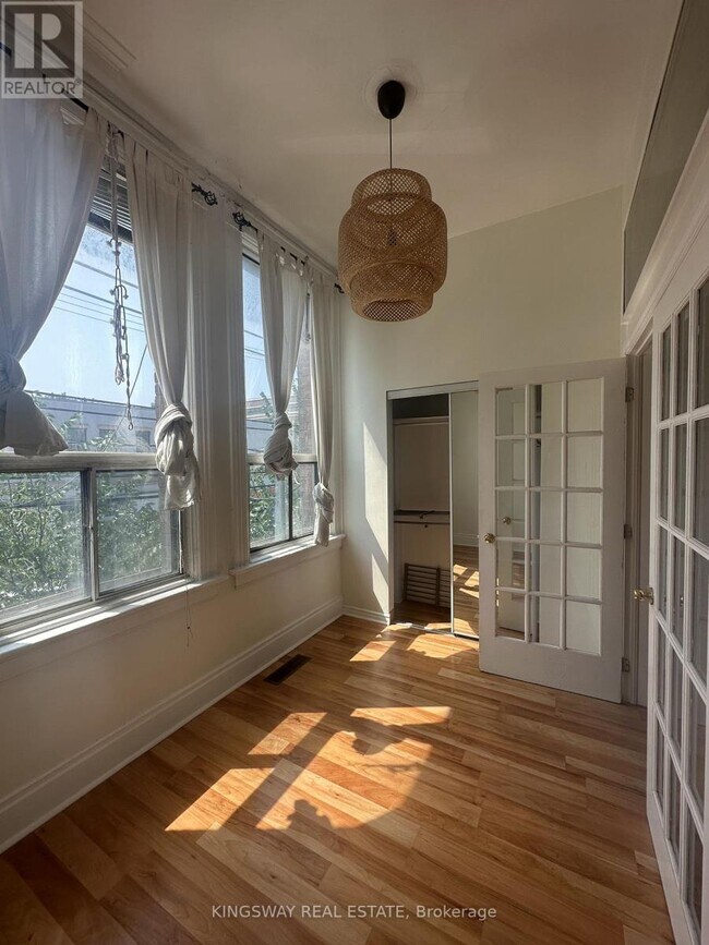 1504 Queen St W in Toronto, ON - Building Photo - Building Photo