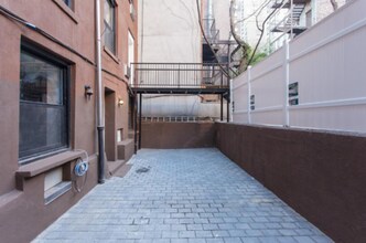 East 11th Street in New York, NY - Foto de edificio - Building Photo