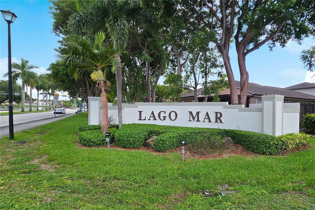 15823 SW 79th St in Miami, FL - Building Photo