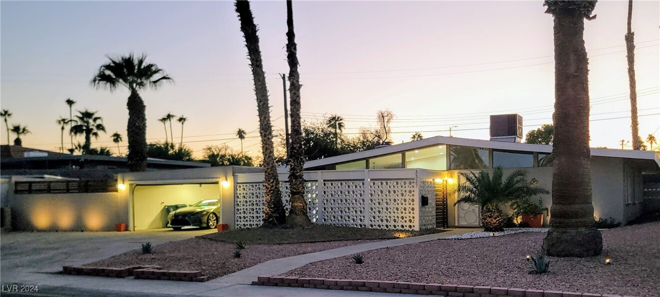 3327 Seminole Cir in Las Vegas, NV - Building Photo