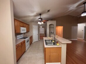2517 Gulf Breeze Ave in Pensacola, FL - Foto de edificio - Building Photo