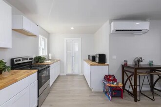 53 SW Eastern Ave in Grants Pass, OR - Building Photo - Building Photo