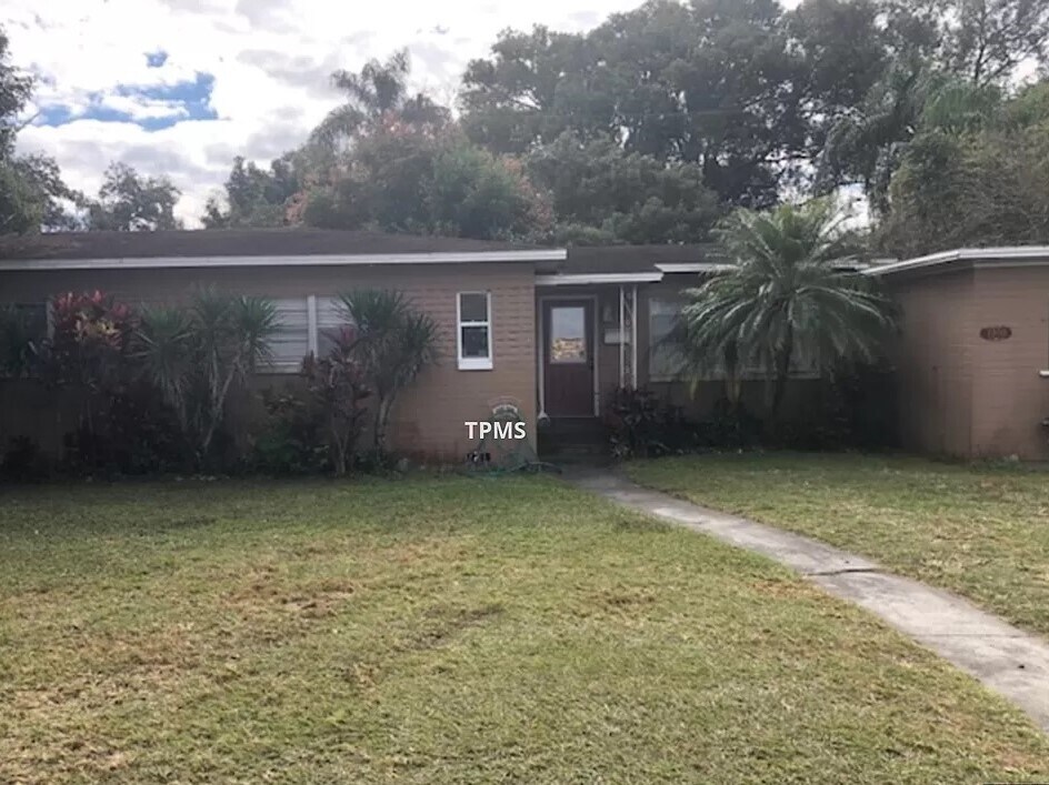 3708 Lake Underhill Rd in Orlando, FL - Foto de edificio