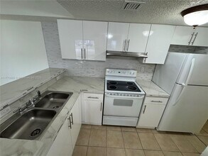 7135 NW 179th St in Miami Gardens, FL - Building Photo - Building Photo