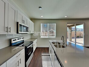 8863 Carmine Cob Ave in Las Vegas, NV - Foto de edificio - Building Photo