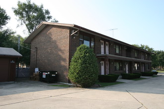 1596 Mark Ave in Elgin, IL - Building Photo - Building Photo