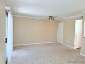 15040 Avenida Venusto in San Diego, CA - Building Photo - Building Photo