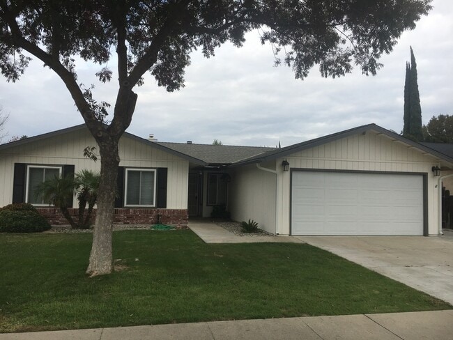 2221 Calcagno St in Ceres, CA - Building Photo - Building Photo