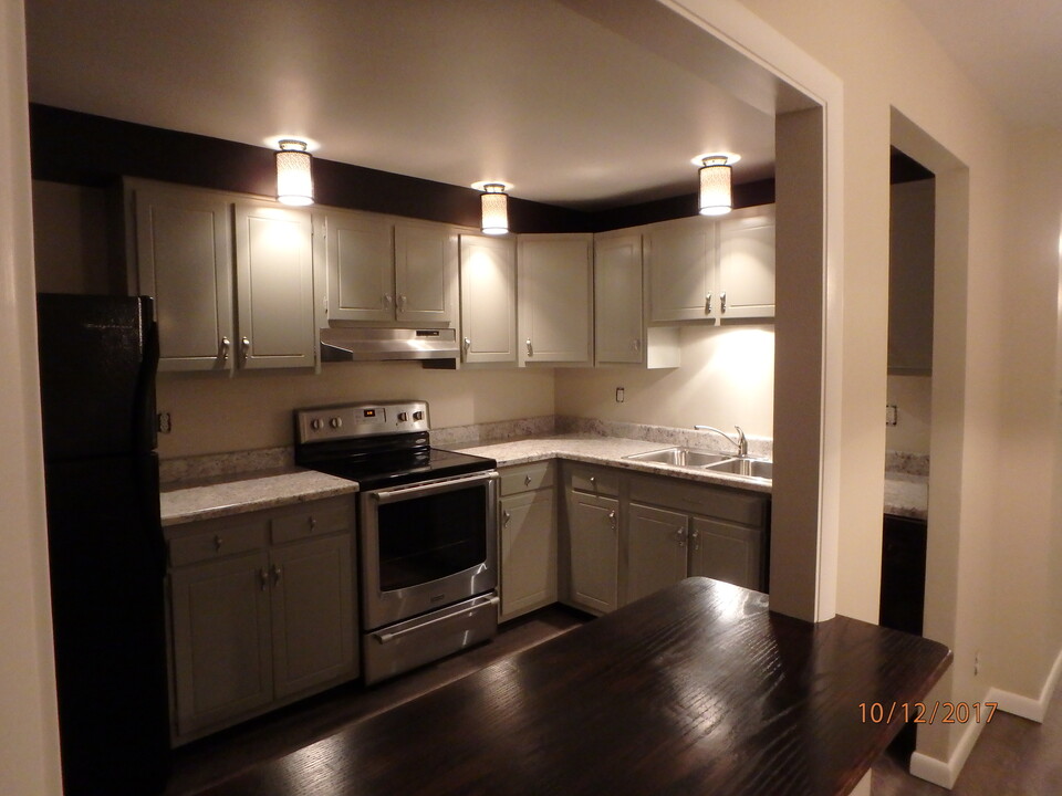 524 Adrian Ct in Brookville, OH - Building Photo