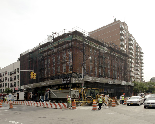 Houston Place Condominium in New York, NY - Building Photo - Building Photo