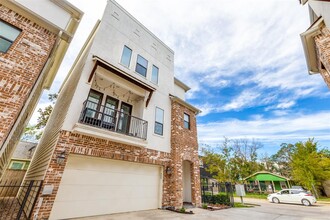 744 W 24th St in Houston, TX - Foto de edificio - Building Photo