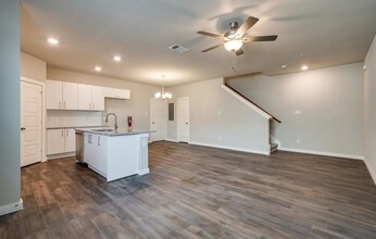 641 Harvest Moon Dr in Venus, TX - Building Photo - Interior Photo