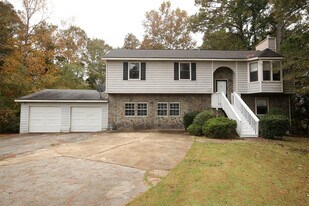 5960 Bluebonnet Cir in College Park, GA - Building Photo