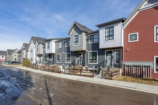 Wallgrove Court in Calgary, AB - Building Photo