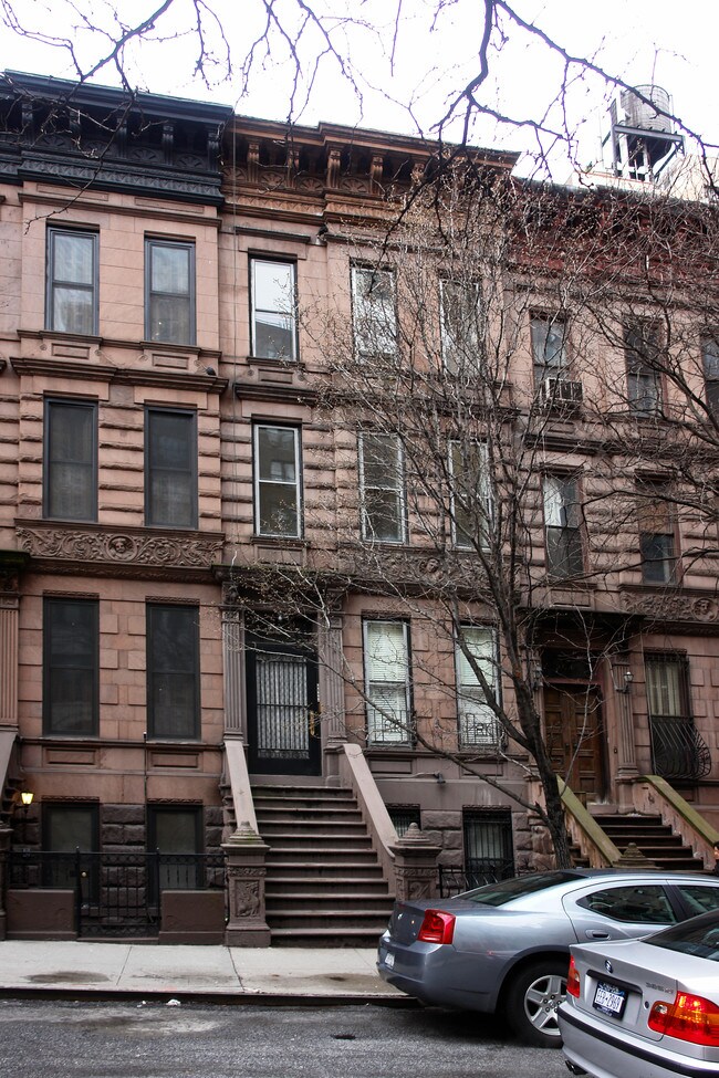 262 W 71st St in New York, NY - Foto de edificio - Building Photo