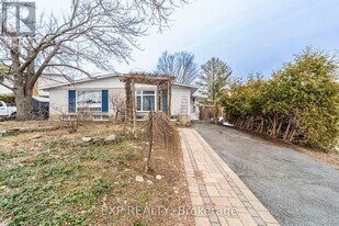 21 Southview Crescent in Ottawa, ON - Building Photo