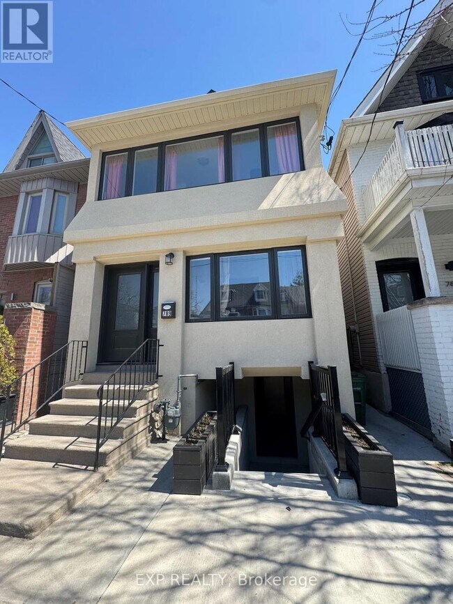 789 Pape Ave in Toronto, ON - Building Photo - Building Photo