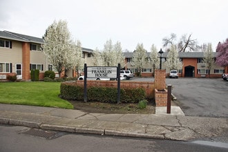 Franklin House in Beaverton, OR - Foto de edificio - Building Photo