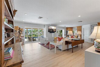 1112 38th Ave NE in St. Petersburg, FL - Building Photo - Building Photo