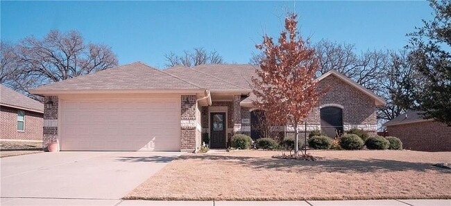 property at 2005 Lindentree Dr