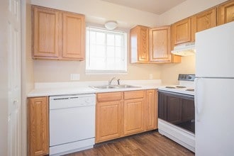 Hearth Hollow in Derby, KS - Foto de edificio - Building Photo