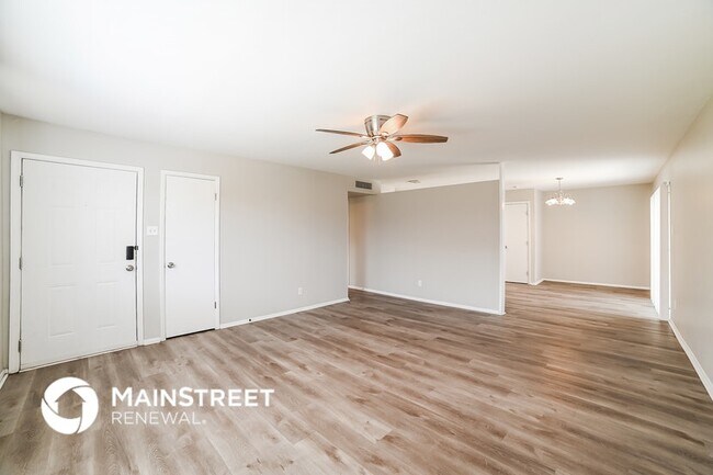3350 W Country Gables Dr in Phoenix, AZ - Building Photo - Building Photo