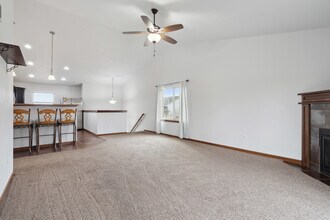 298 Hickory Ct in Tiffin, IA - Building Photo - Building Photo